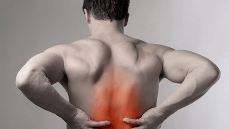Có rất nhiều nguyên nhân gây ra đau lưng giữa